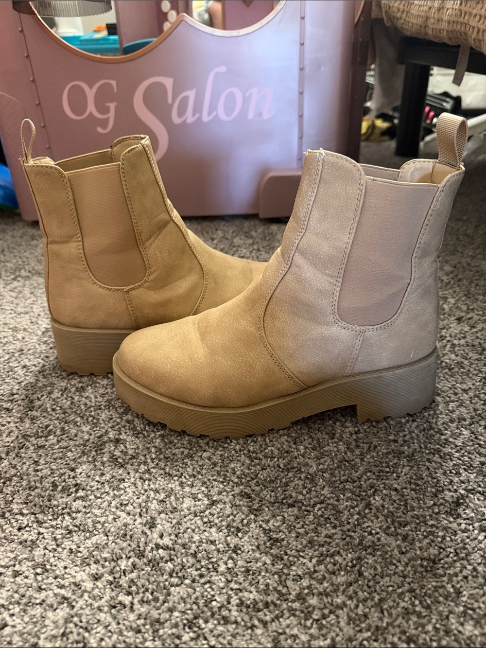 Dirty Laundry Chunky Chelsea Ankle Boots in Light Taupe